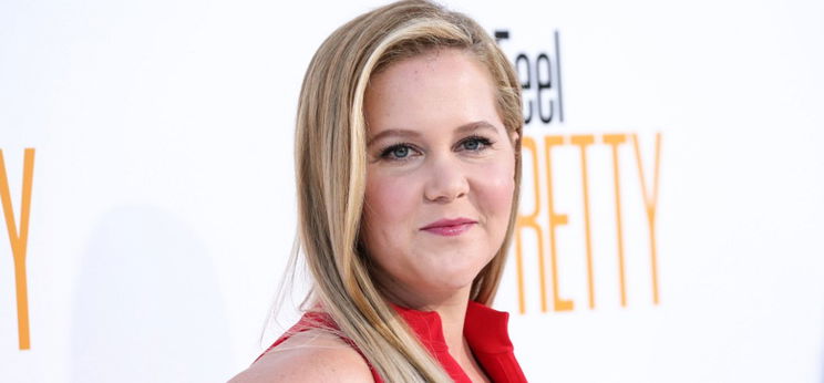 Amy Schumer meztelen fotón mutatta terhessége nyomait