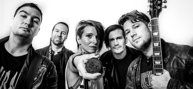 Elképesztő hangú énekesnővel erősít a magyar rockzenekar