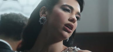 Dua Lipa új klipjében megismerhetjük a Titanic legszerencsésebb homárját – videó