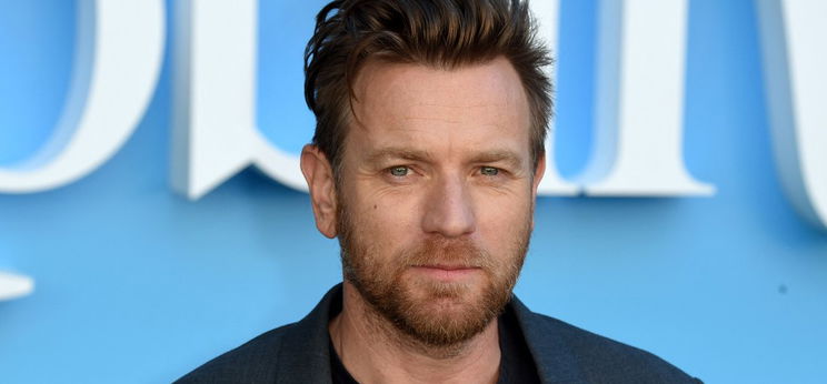 Ewan McGregor úgy kigyúrta magát az Obi-Wan sorozat miatt, hogy Dwayne Johnson elbújhat mellette