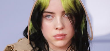 Billie Eilish mindenkit sokkolt az új kinézetével, amivel 6 perc alatt rekordot döntött – fotó