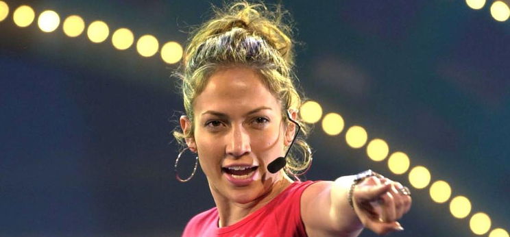 Jennifer Lopez testét alig takarta valami, csak a világ legszexibb ruhája - képek