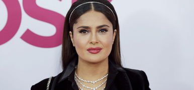 Salma Hayek anyaszült meztelenül pózolt, mi pedig azóta se találjuk a leesett állunkat – fotó