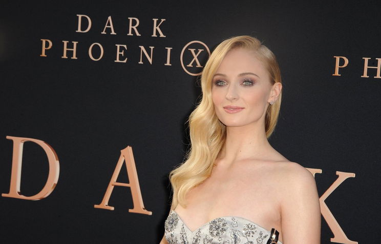 Sophie Turner, a Trónok harca sztárja már nem szőke nő