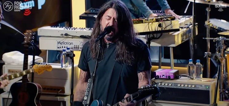 Őrjöngtek az oltásellenesek, mert nem mehettek be a Foo Fighters koncertre