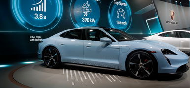 Erőt veszít az elektromos Porsche, mehet vissza mind a szervizbe