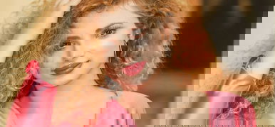Opitz Barbi hatalmas mellei még a Balatont is szebbé teszik – videó