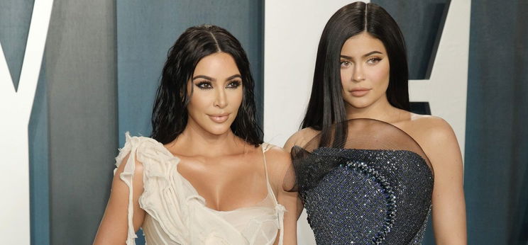 Le fogsz esni a székről: rengeteg fiatal Kardashian-feneket akar magának csináltatni