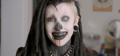 Elképesztő átalakulás: így lett egy goth csajból Instagram modell – videó