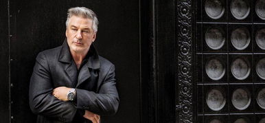 Zokogva omlott össze Alec Baldwin, miután véletlenül lelőtte az operatőrt és a rendezőt – megszólalt a színész a szörnyű tragédiáról