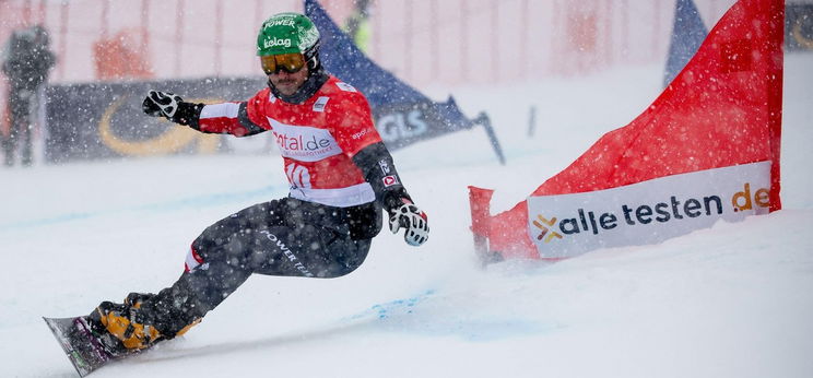 A sztársportoló úgy lesérült, hogy nem tud részt venni a téli olimpián, ezért inkább a klasszikus zenéhez fordul