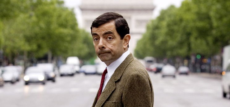 Így néz ki a grimaszmájszter Mr. Bean ritkán látható, csúcsbombázó lánya, Lily - videó 