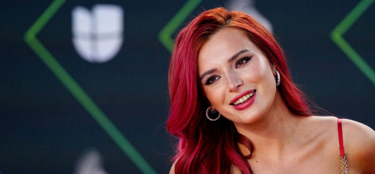 Túl messzire ment? Bella Thorne anyaszült meztelen képeket tett ki magáról, ahogy éppen a kádban nyújtózkodik - fotók (18+)