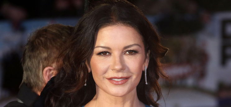 Catherine Zeta-Jones vagy Horváth Cintia mellei okoznak nagyobb forróságot? – válogatás