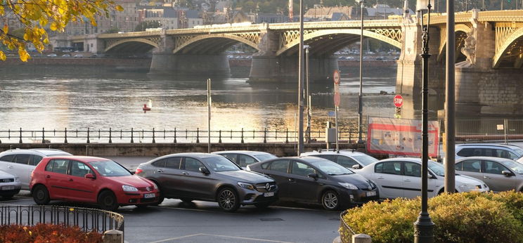 Rossz hírt kaptak a budapesti autósok – Mától komoly változások jönnek