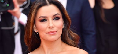 Eva Longoria bugyiban pózol egy másik híres színésznő pedig a melltartóját is ledobta – válogatás