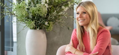 Gwyneth Paltrow mindent megtesz a sikerért - Megrágcsálta a vagina illatú gyertyáját (videó)