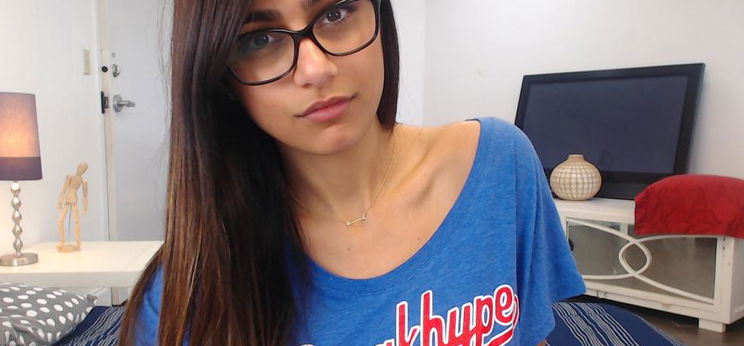 A felnőtt filmes Mia Khalifa feszes mellei minden rajongó fantáziáját beindították – válogatás