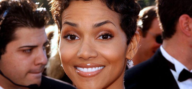 Átlátszó bugyiban fényképezték le a csodatestű Halle Berryt? - brutálszexi fotó