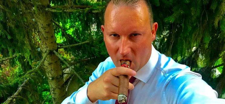 Elképesztő átváltozás: Alekosz félmeztelen fotója felrobbantotta a netet, kigyúrta magát a sztár