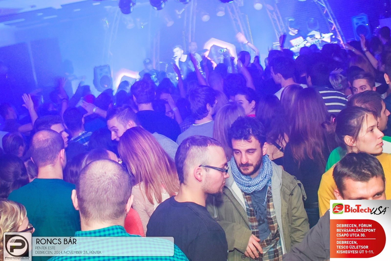 DEBRECEN, RONCS BÁR - 2014. NOVEMBER 28., PÉNTEK