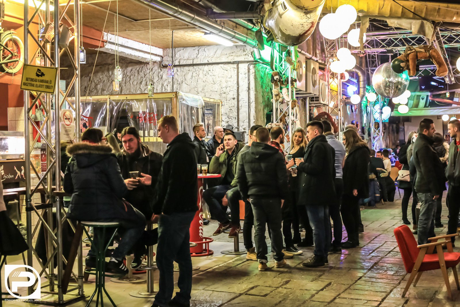 DEBRECEN, RONCS BÁR - 2016. FEBRUÁR 6., SZOMBAT