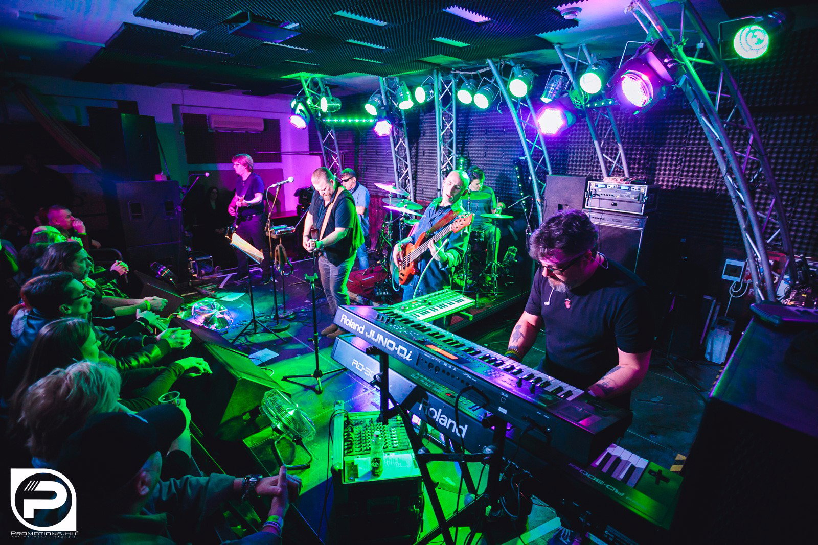 DEBRECEN, RONCS BÁR - 2017. FEBRUÁR 17., PÉNTEK