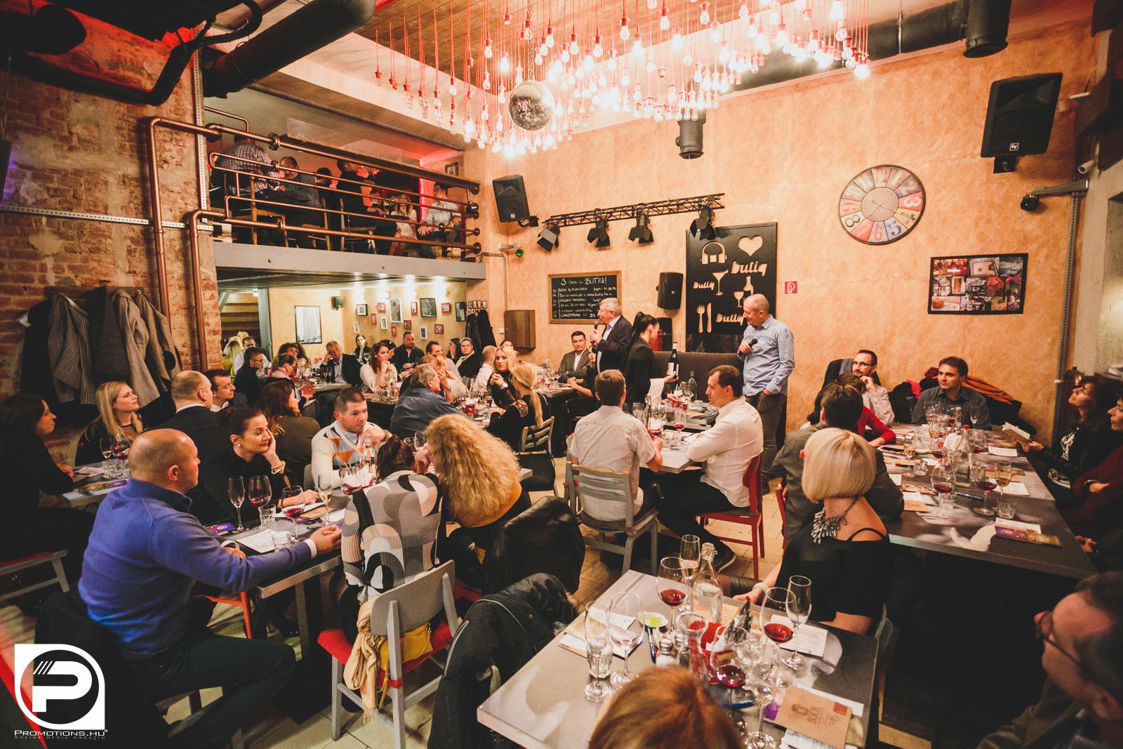 DEBRECEN, BUTIQ - 2016. OKTÓBER 6., CSÜTÖRTÖK