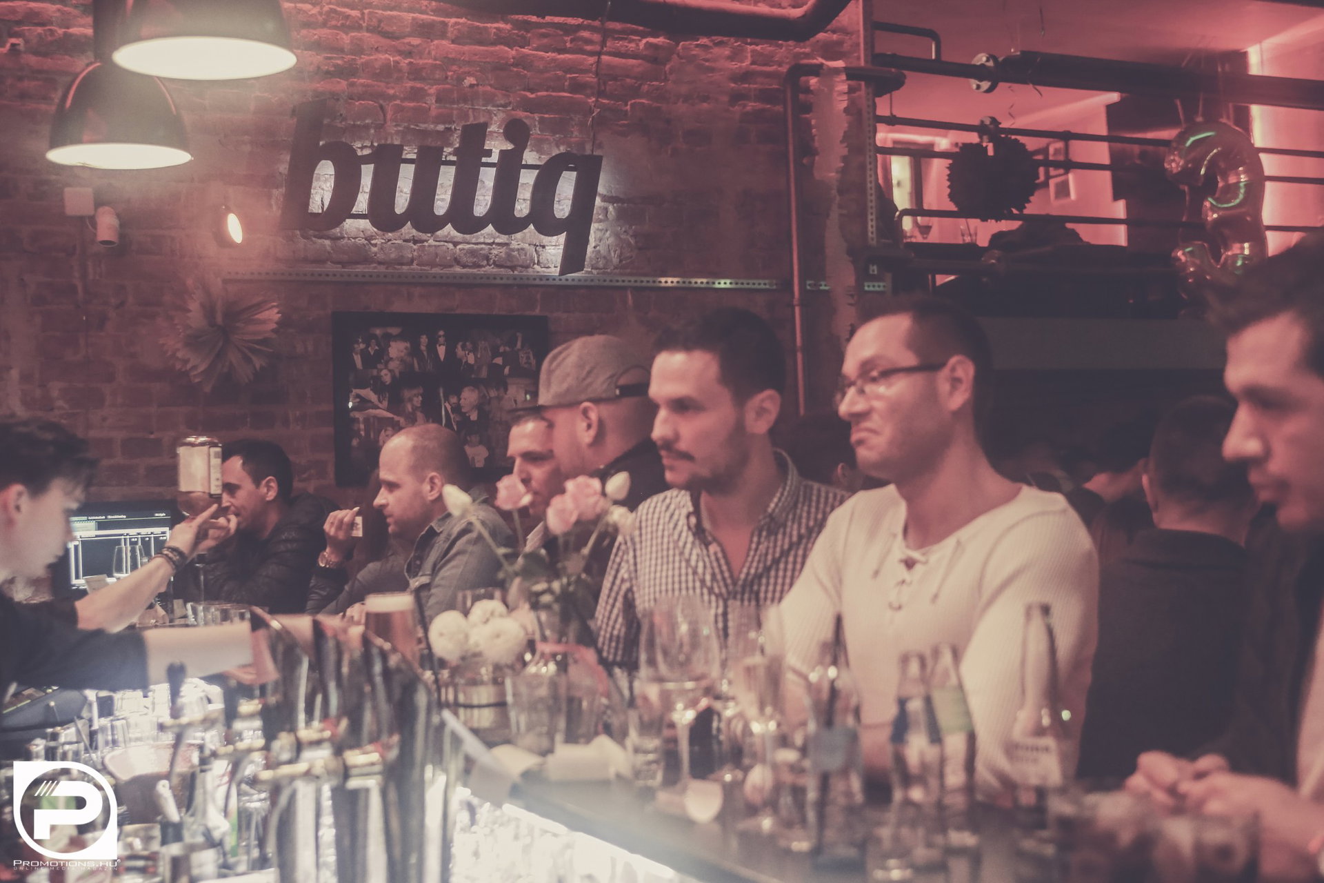 DEBRECEN, BUTIQ - 2016. OKTÓBER 8., SZOMBAT