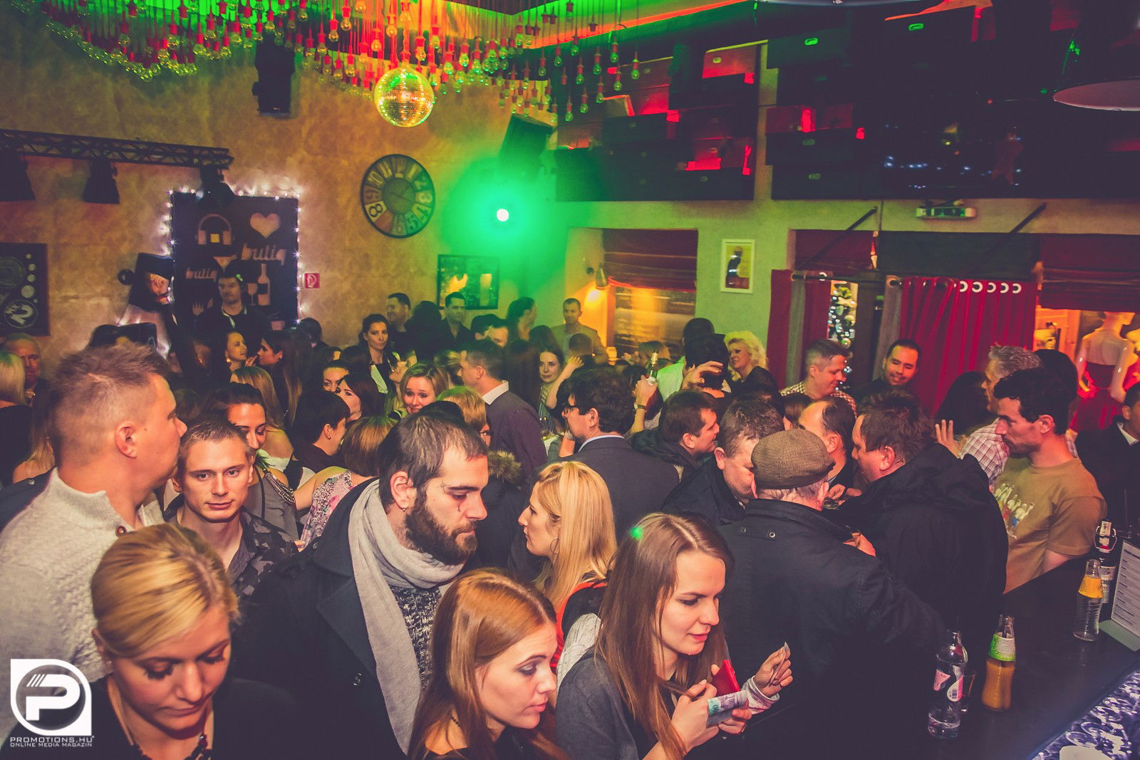 DEBRECEN, BUTIQ BÁR - 2016. DECEMBER 9., PÉNTEK