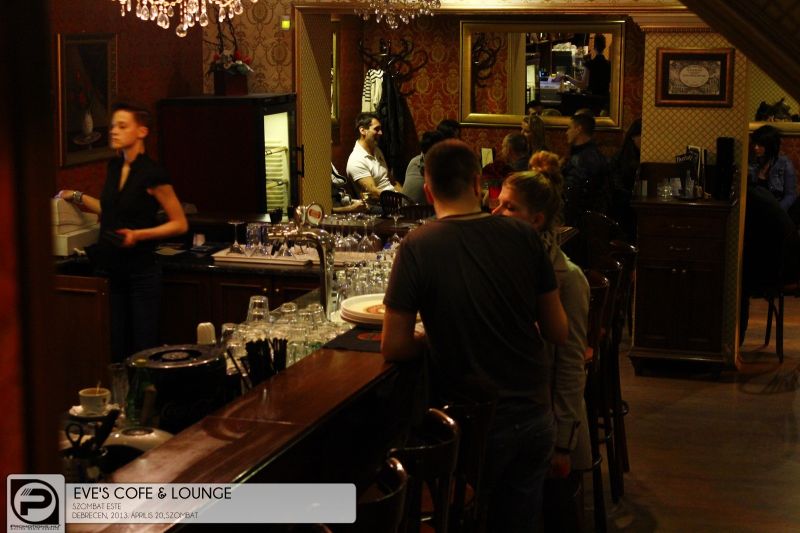 DEBRECEN, EVE'S COFE & LOUNGERONCS BÁR - 2013. ÁPRILIS 20., SZOMBAT