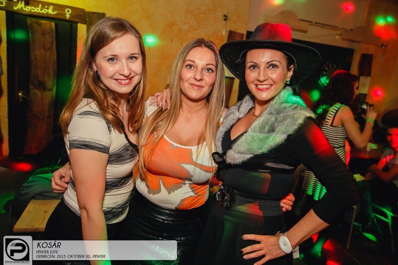 DEBRECEN, KOSÁR - 2015. OKTÓBER 30., PÉNTEK