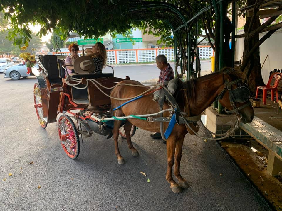 A thaiföldi lovaskocsi és a street food