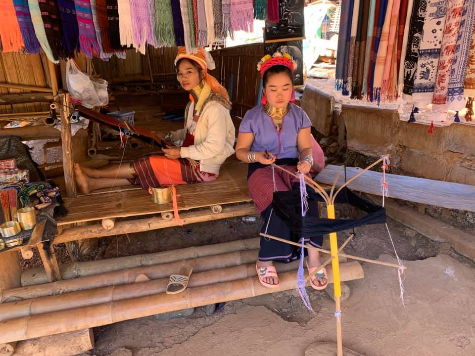 Utazás a Fehér és Kék templomhoz, valamint a thaiföldi hegyi népekhez