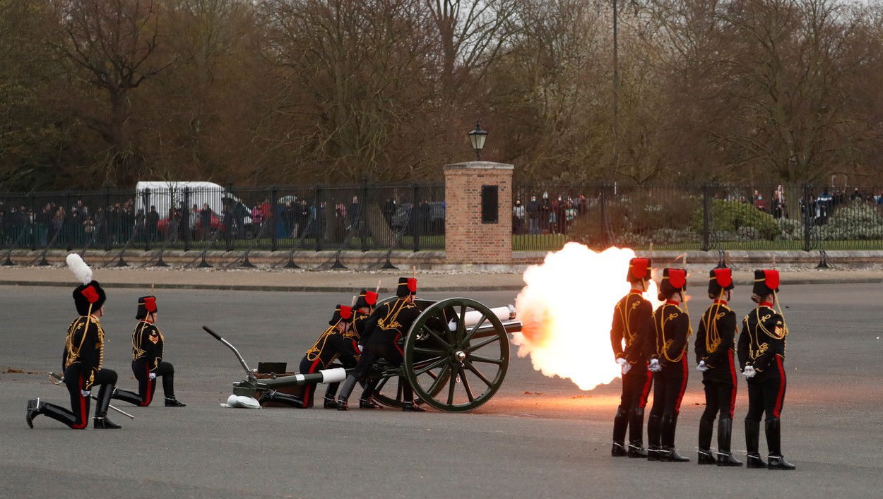 Díszlövések Londonban Fülöp herceg tiszteletére