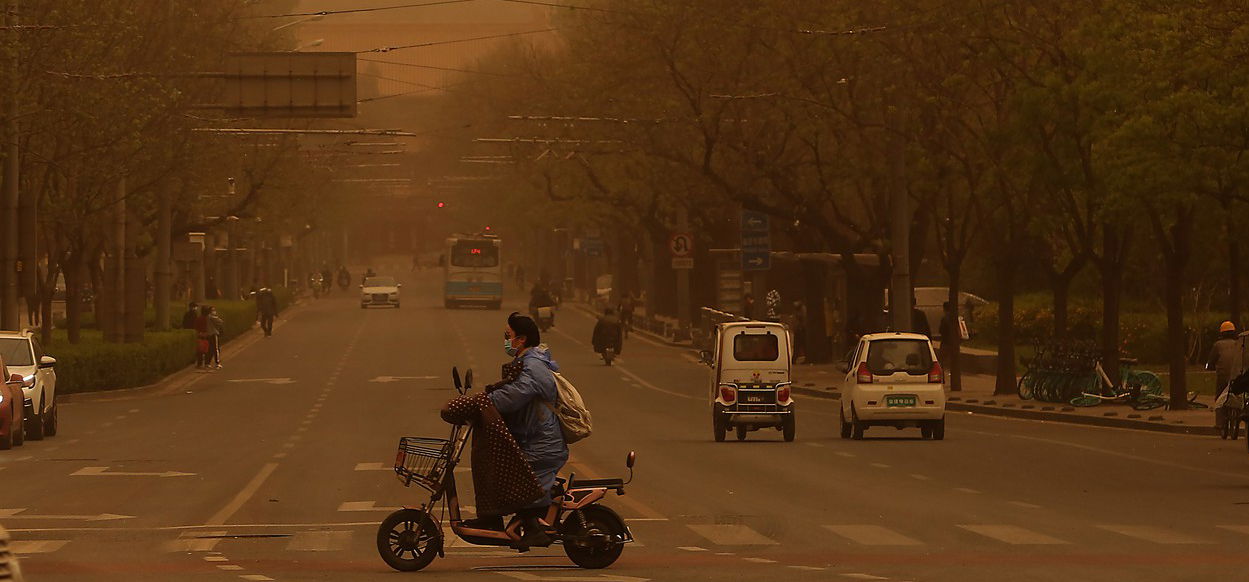 Peking besárgult, senki sem mehet ki az utcára