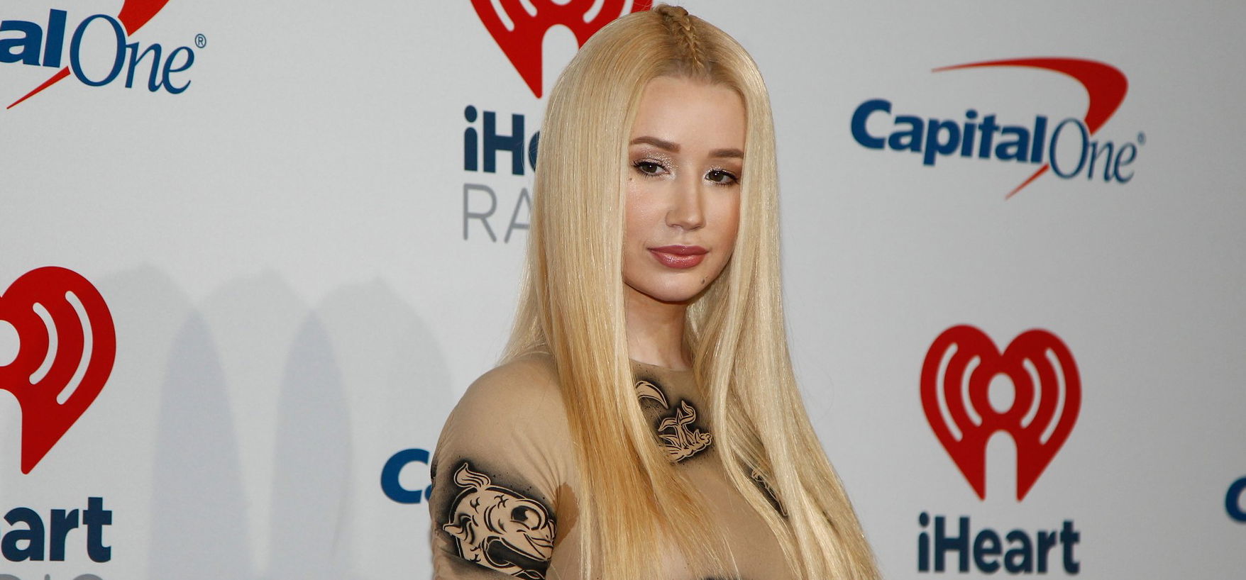 Nézz be Iggy Azalea mellei közé, na meg az új lakásába