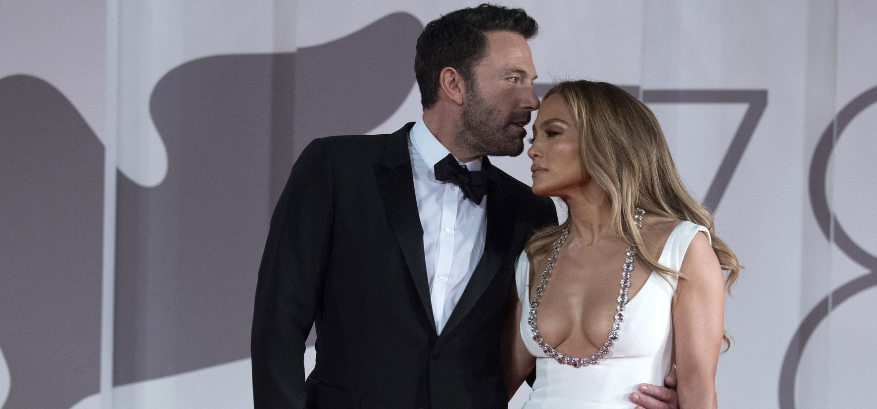 Ben Affleck nem bánta, hogy Jennifer Lopez mellei majdnem előkerültek a ruhából