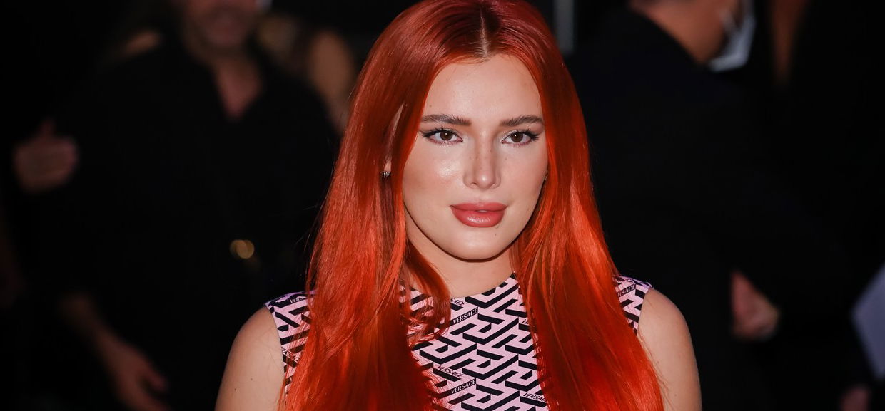 Átütött Bella Thorne feszülős felsőjén a mellbimbó piercing, csúnyán lebukott a Disney egykori tinisztárja! – képek