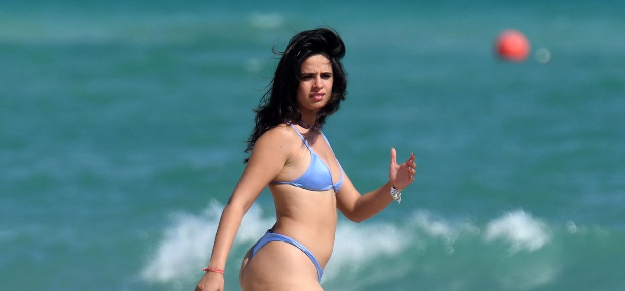 Sokan kiakadtak Camila Cabello bikinis lesifotóin – Tényleg ennyire elhagyta magát a popsztár?