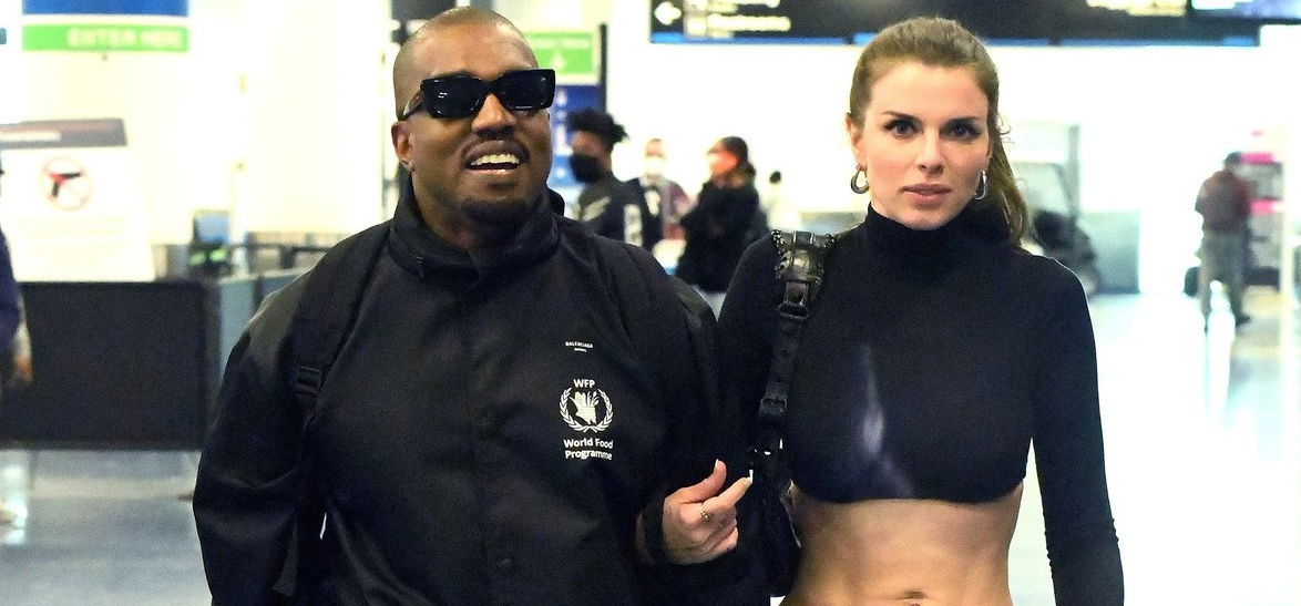 Kanye West végre mosolyog – talán mégis felhőtlenül boldog az új barátnőjével