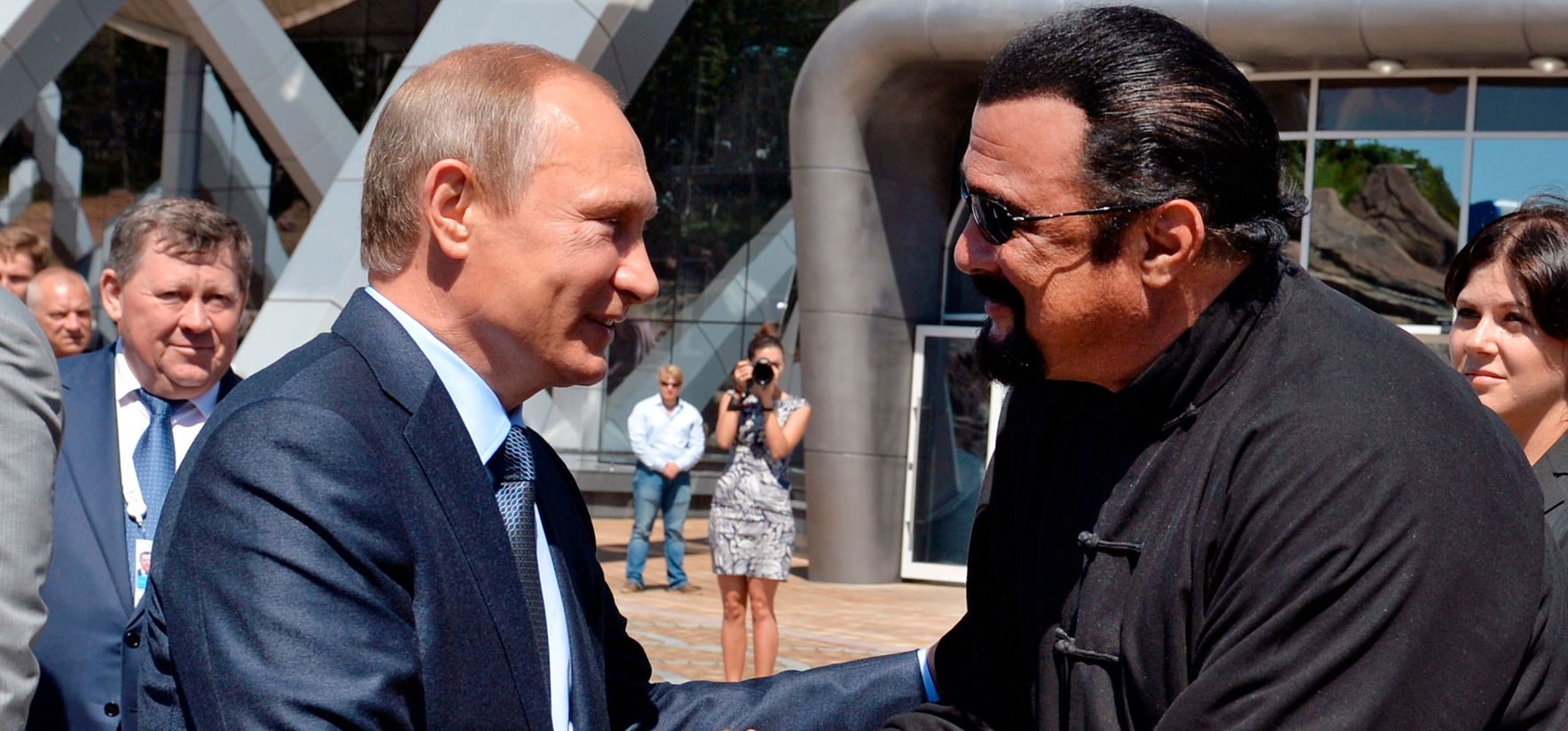 Putyin barátja, Steven Seagal megszabadult egy 7 millió dolláros ingatlanjától – fotók