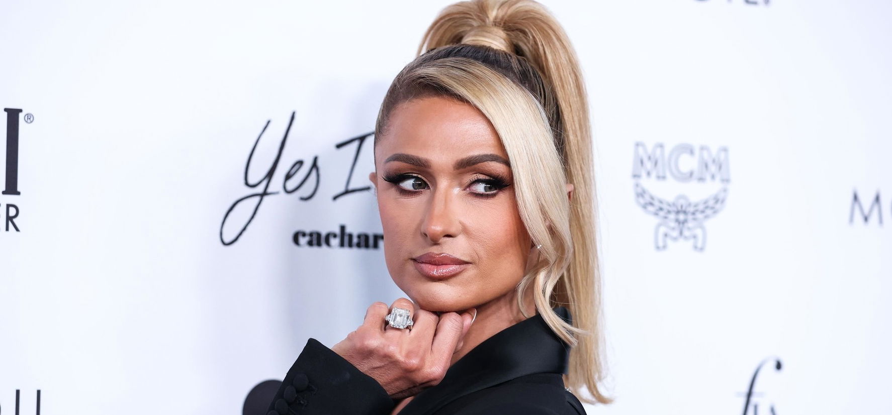 Paris Hilton és Rita Ora akár a Playboy magazin címlapján is pózolhatna