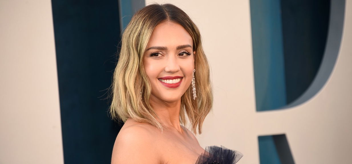 Hoppá: lesifotókon a bikinis Jessica Alba - A Fantasztikus négyes sztárja még mindig egy igazi bombanő!