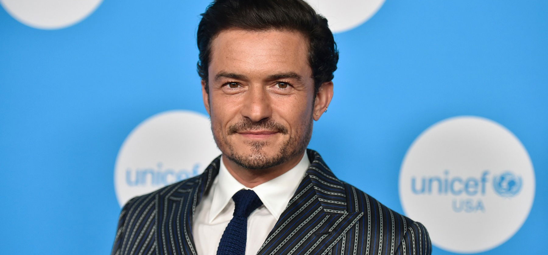 Orlando Bloom még mindig egy csúcspasi - Megvillantotta kidolgozott felsőtestét A Karib-tenger kalózai sztárja