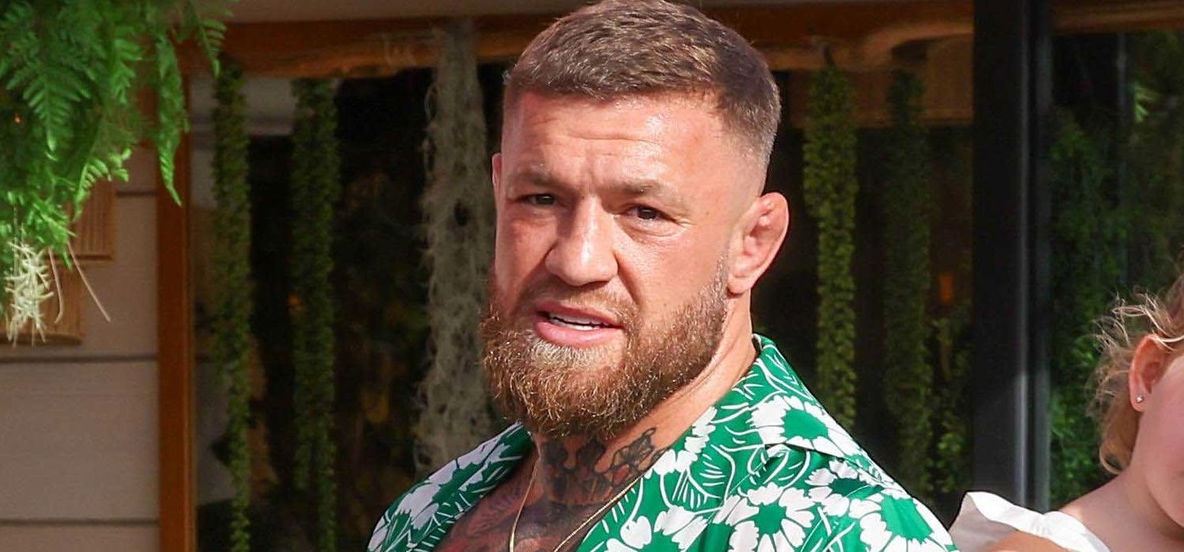 Hűha: így néz ki Conor McGregor kívánatos párja – csoda, hogy a harcművész nem ütötte le a lesifotóst