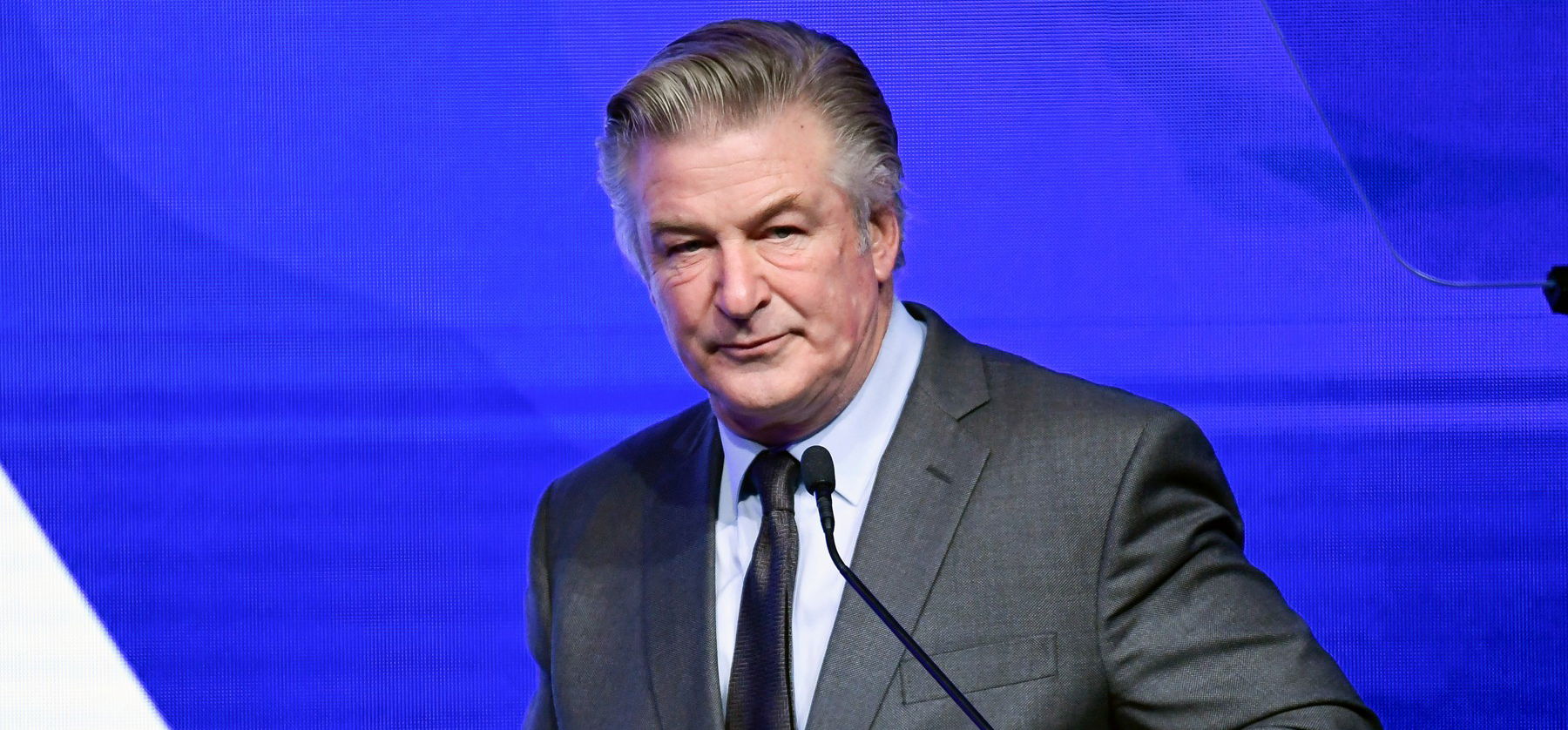 Alec Baldwin olyan pocakot eresztett, hogy simán elmehetne Mikulásnak