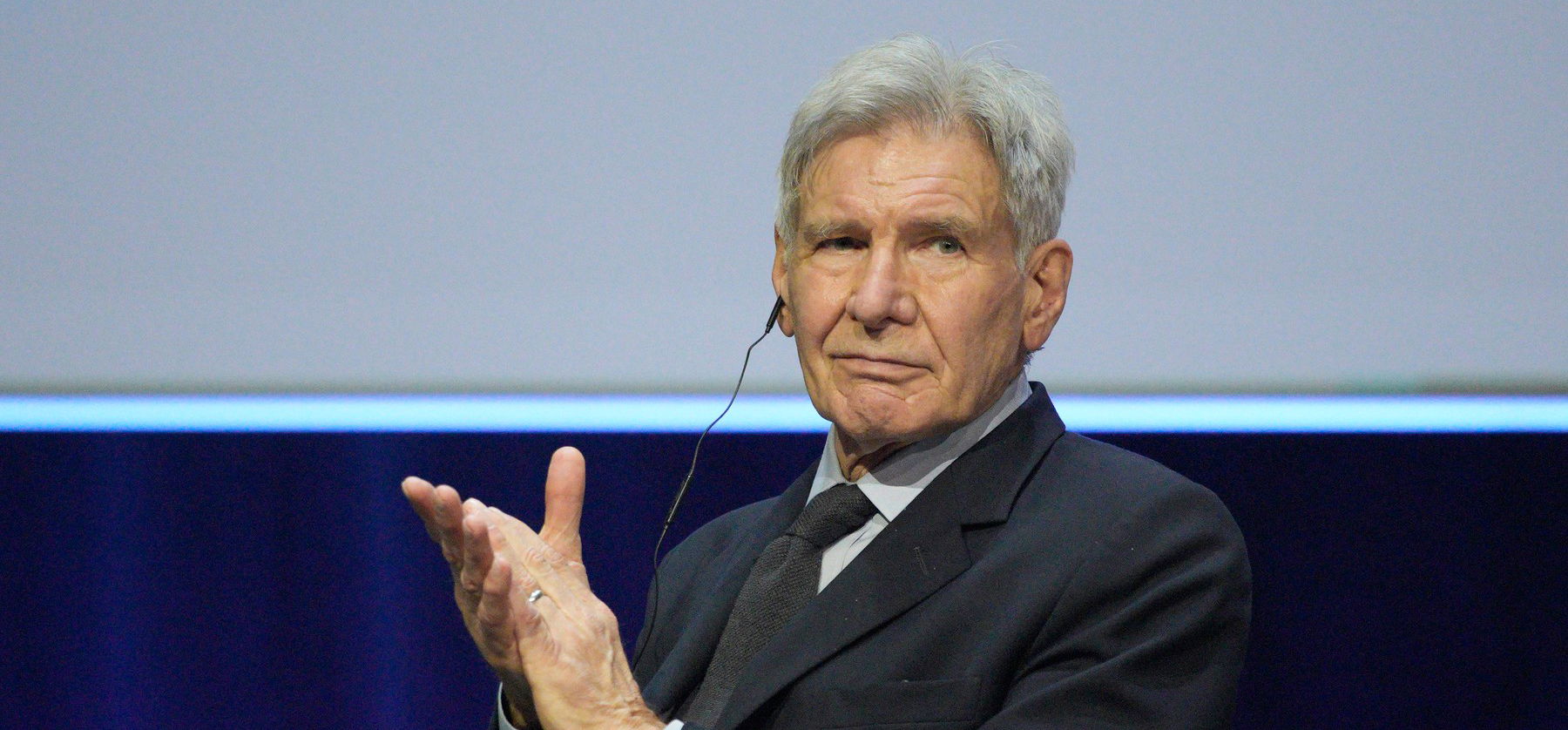 Ez igen: Harrison Ford elképesztő járgánnyal járja az utakat