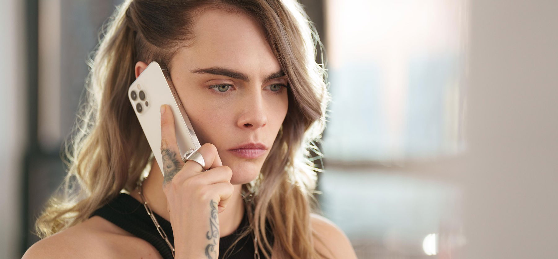 Lesifotók buktatták le Cara Delevingne-t: tényleg ilyen pocsékul néz ki a való életben?