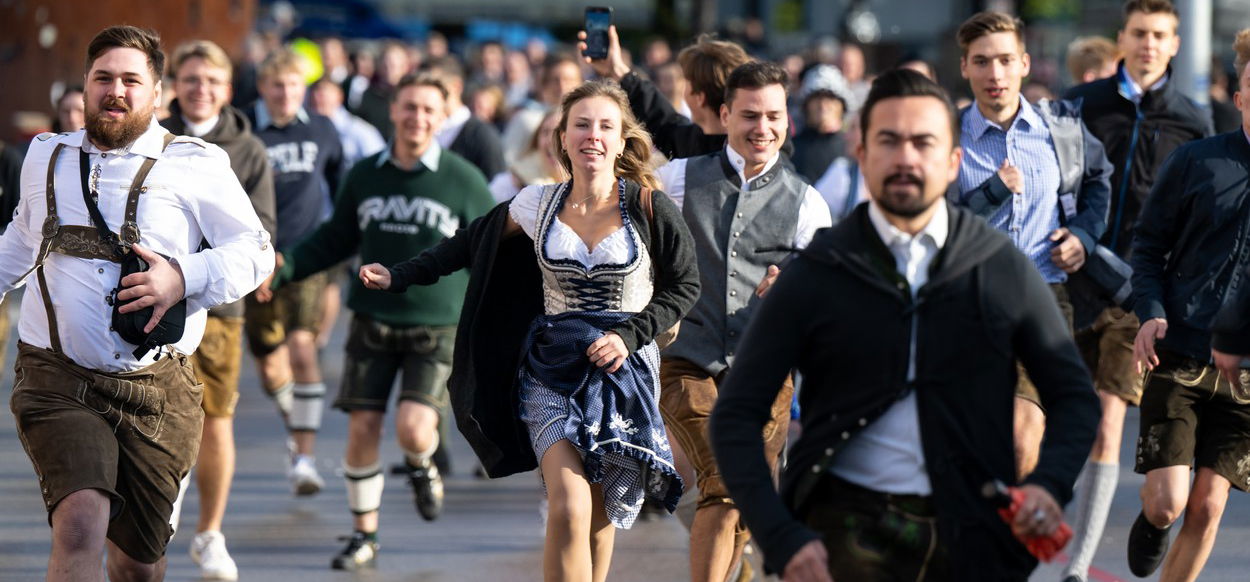 Már nyitás előtt megrohamozták a sörimádók az Oktoberfestet